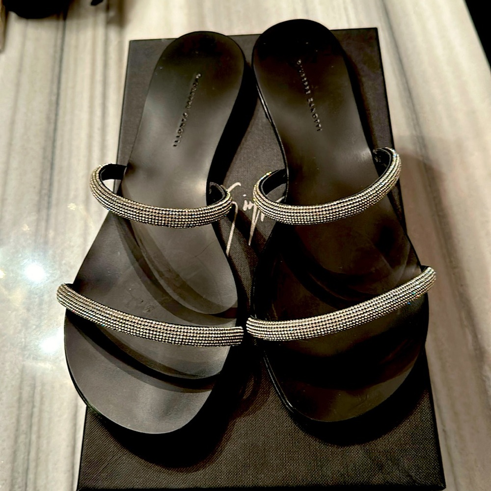 GUISEPPI ZANOTTI authentic crystal flat sandal